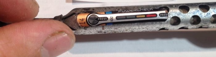 Temperature indicator from a Duracell battery