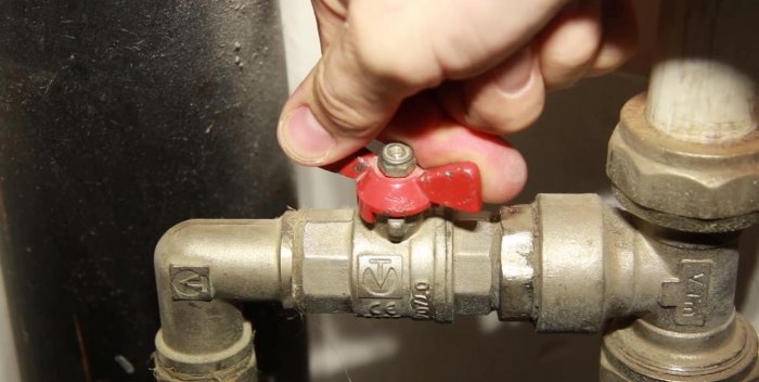 How to close a ball valve if it is stuck