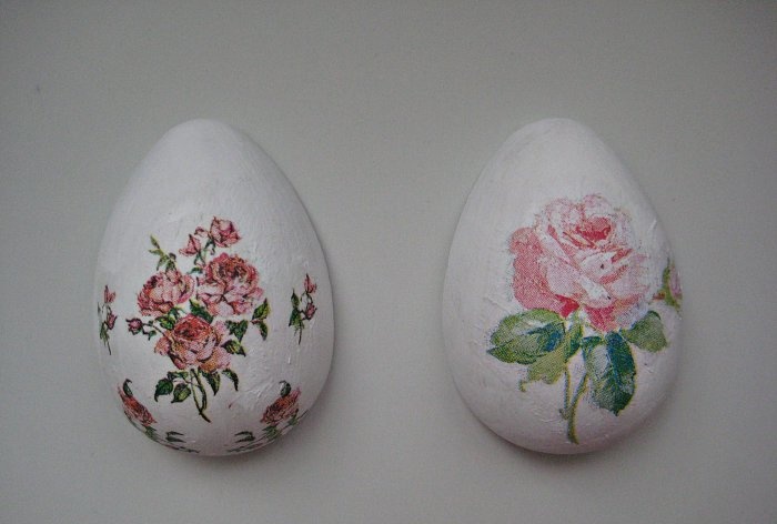 Easter magnets made of plaster