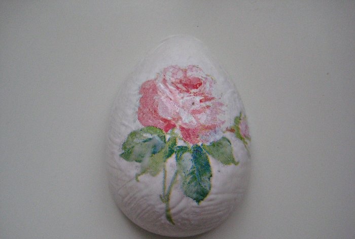 Easter magnets made of plaster