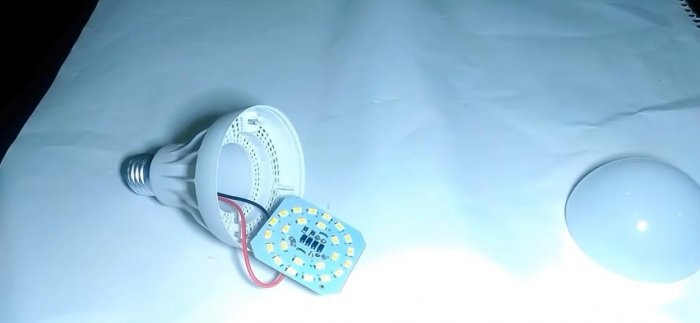 Quick desoldering of SMD components using an iron