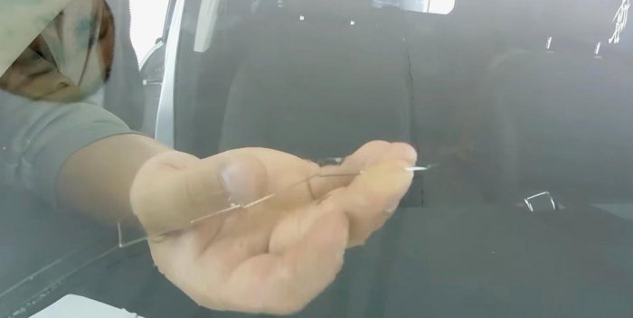 How to repair a crack in a car windshield