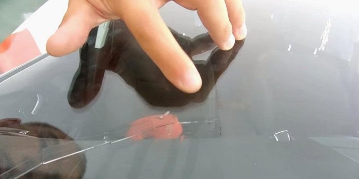 How to repair a crack in a car windshield