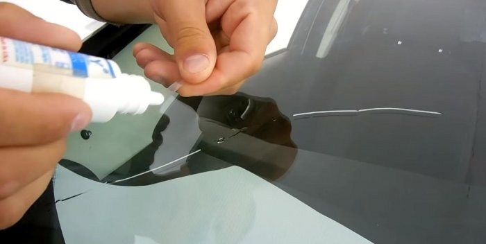 How to repair a crack in a car windshield