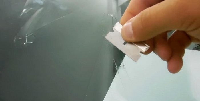 How to repair a crack in a car windshield