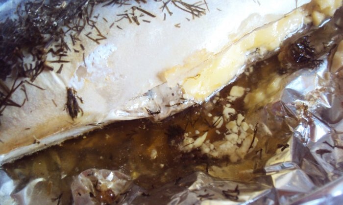 Mackerel baked in foil in the oven