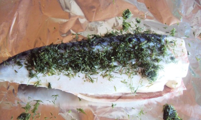 Mackerel baked in foil in the oven