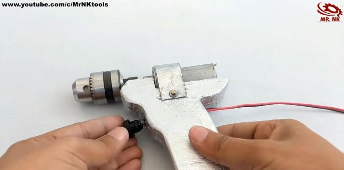 How to make a screwdriver from scrap parts