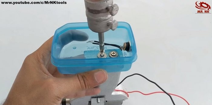 How to make a screwdriver from scrap parts