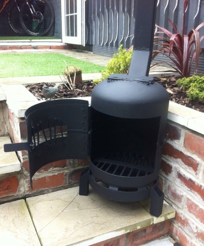 Mini stove made from a gas cylinder