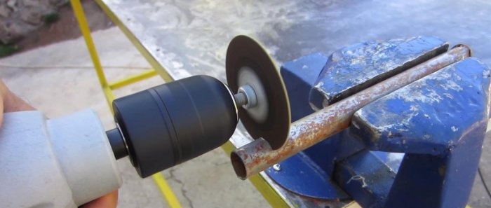 Cutting attachment for a drill from a grinder disc