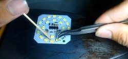 Quick desoldering of SMD components using an iron