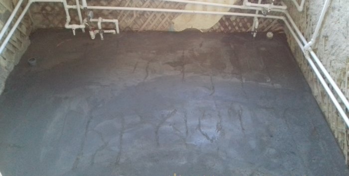 Tiling the floor in the bathroom