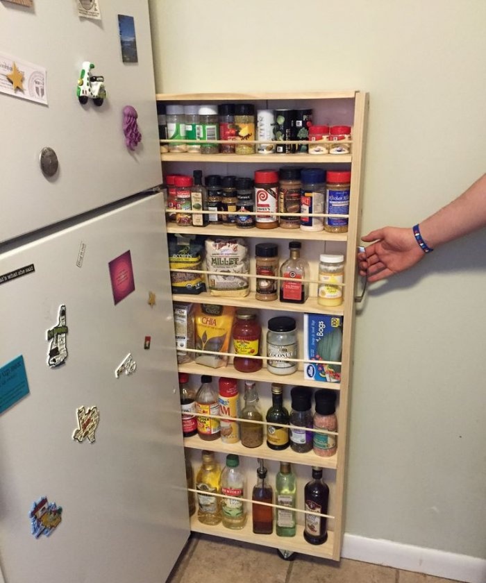 Narrow pull-out shelving