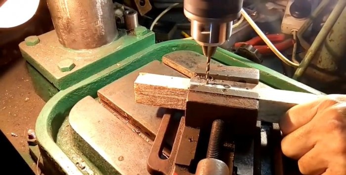 Device for sharpening meat grinder knives