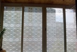 How to quickly close balcony windows with tulle