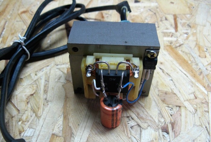 Simple regulated power supply