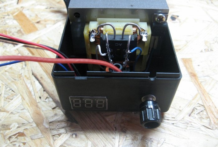 Simple regulated power supply