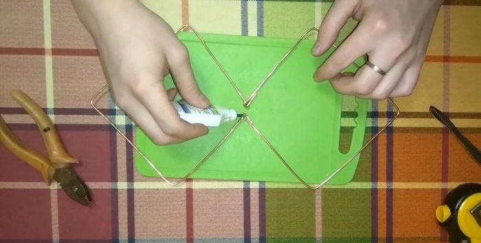 Simple antenna for digital television