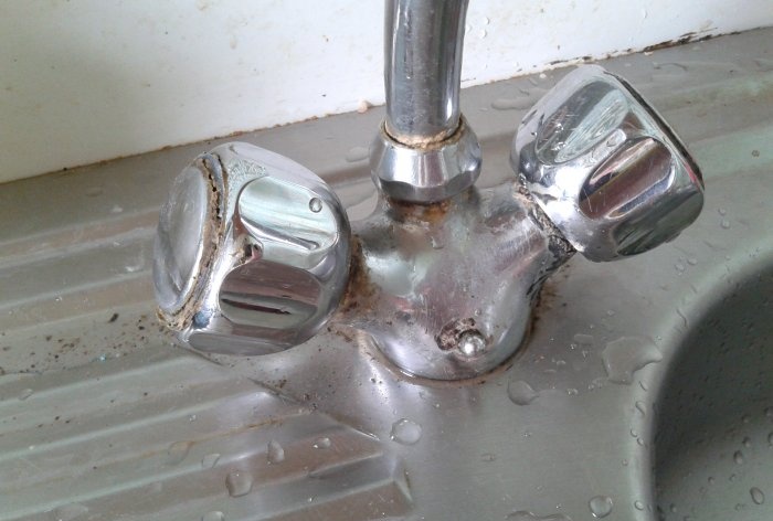 Kitchen faucet repair