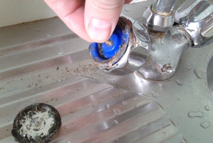 Kitchen faucet repair