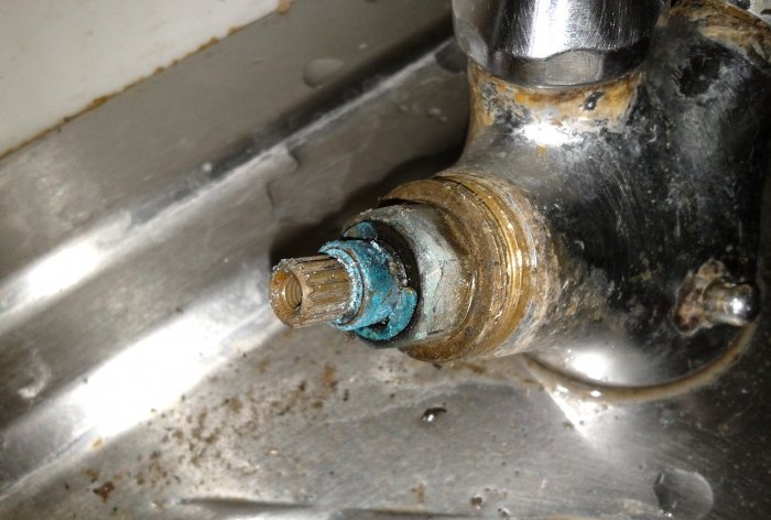 Kitchen faucet repair