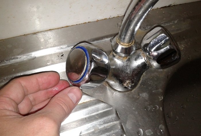 Kitchen faucet repair