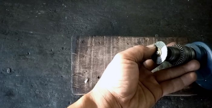 Cutting attachment for screwdriver