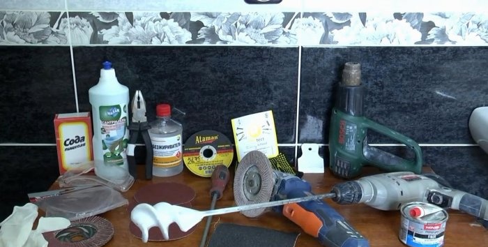 Do-it-yourself bathtub restoration with liquid acrylic