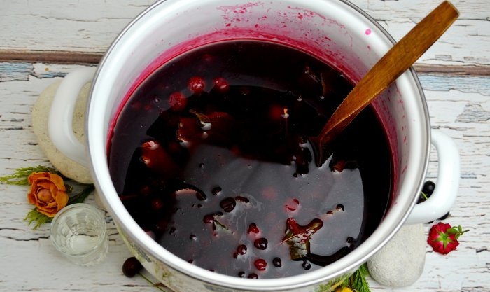 Cherry and blackcurrant liqueur