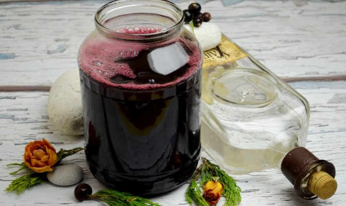 Cherry and blackcurrant liqueur