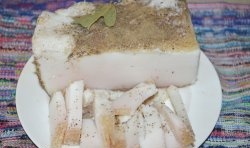 Salo with garlic and pepper, a simple recipe