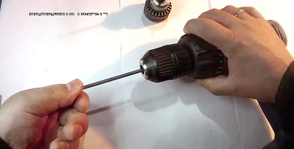 How to eliminate chuck runout in a screwdriver