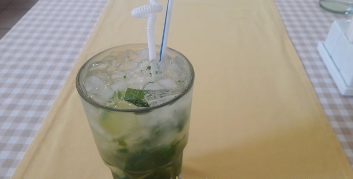 Simple and exotic cold drinks without alcohol