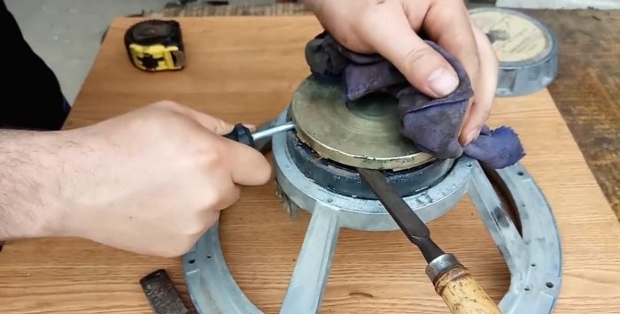 How to remove a magnet without breaking it