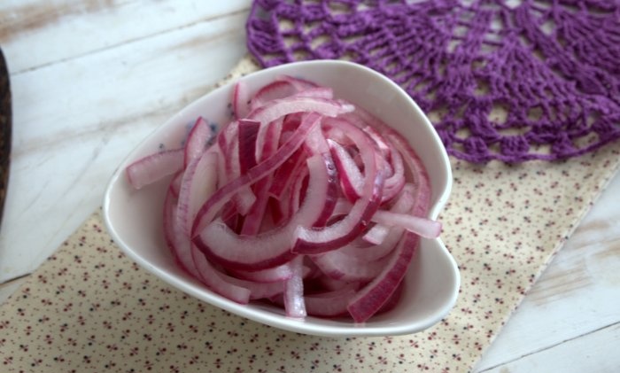 Pickled red onions for canapés, burger salads and pilaf