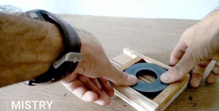 DIY magnetic brush