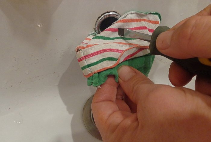 How to unclog a sink drain