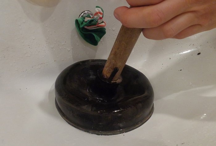 How to unclog a sink drain