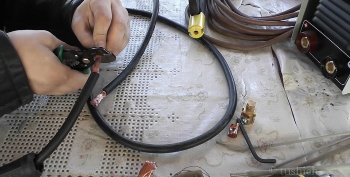 Simple welding cable connection without soldering