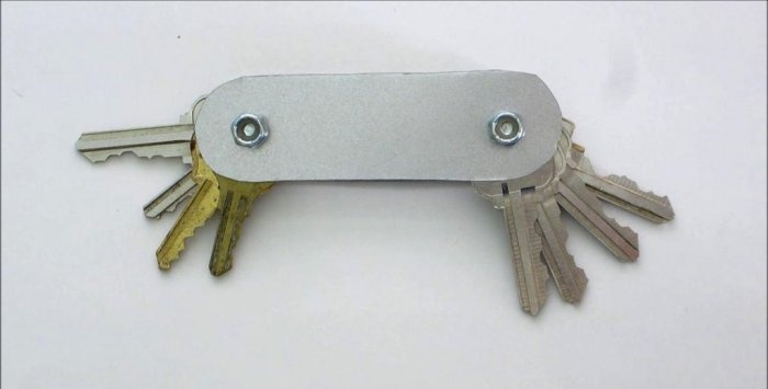 Convenient DIY key holder