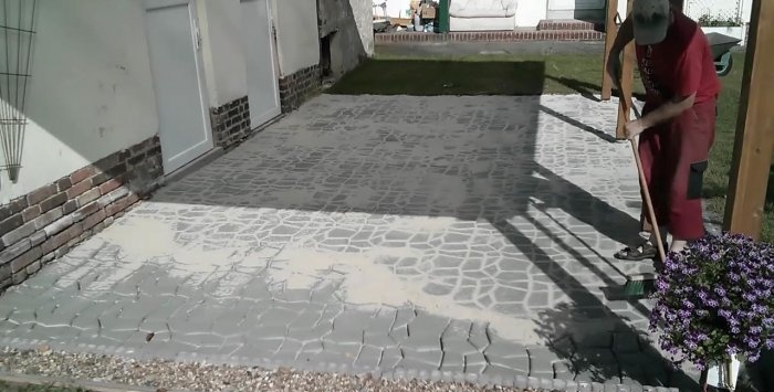 Do-it-yourself paving of the terrace with homemade concrete tiles