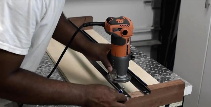 Inexpensive guide for a hand-held circular saw with your own hands