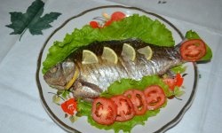 Crucian carp baked in salt