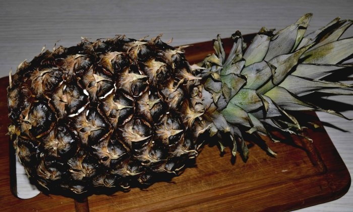 How to cut a pineapple beautifully