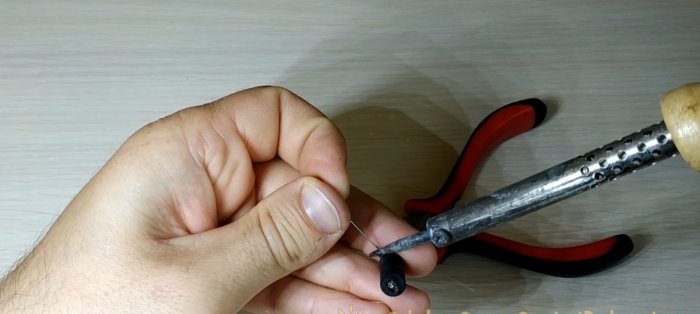 DIY mini flashlight keychain