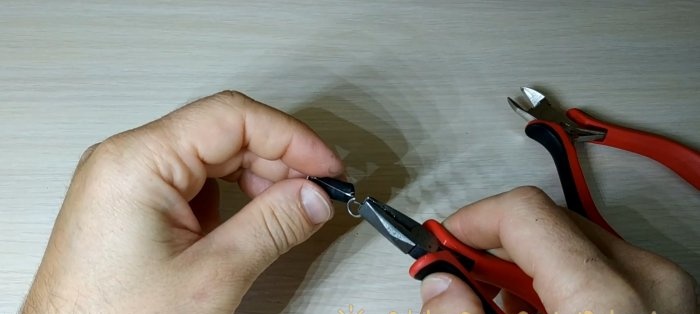 DIY mini flashlight keychain