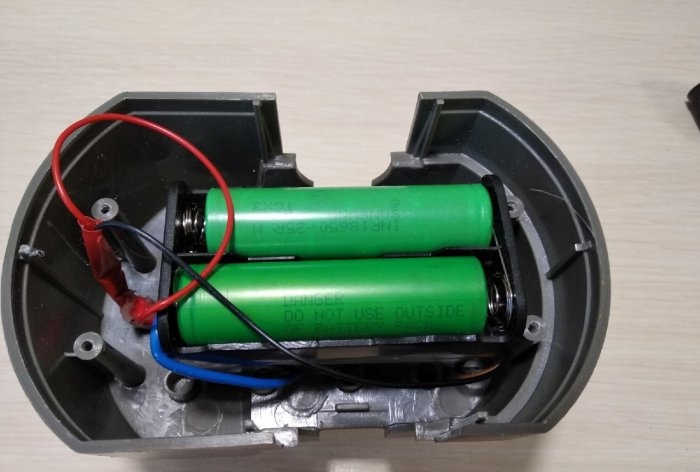 A simple way to convert a screwdriver from nickel-cadmium batteries to lithium-ion batteries