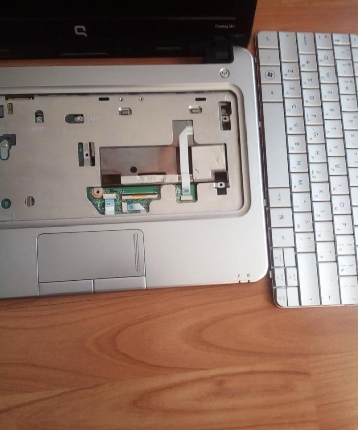 Cleaning your laptop from dust yourself