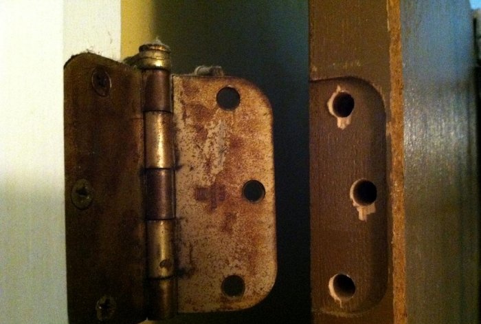 Restoring broken holes for door hinge screws